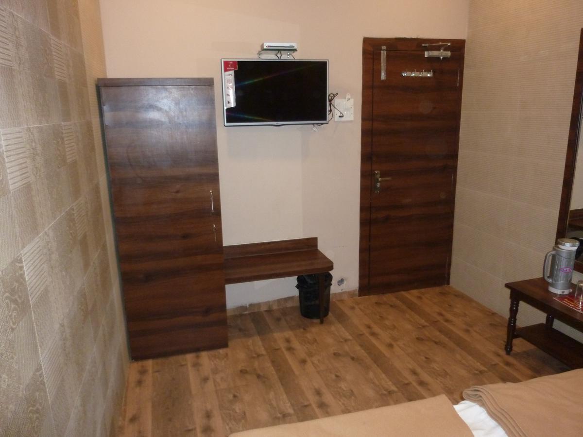 מומביי Hotel Regal Palace מראה חיצוני תמונה