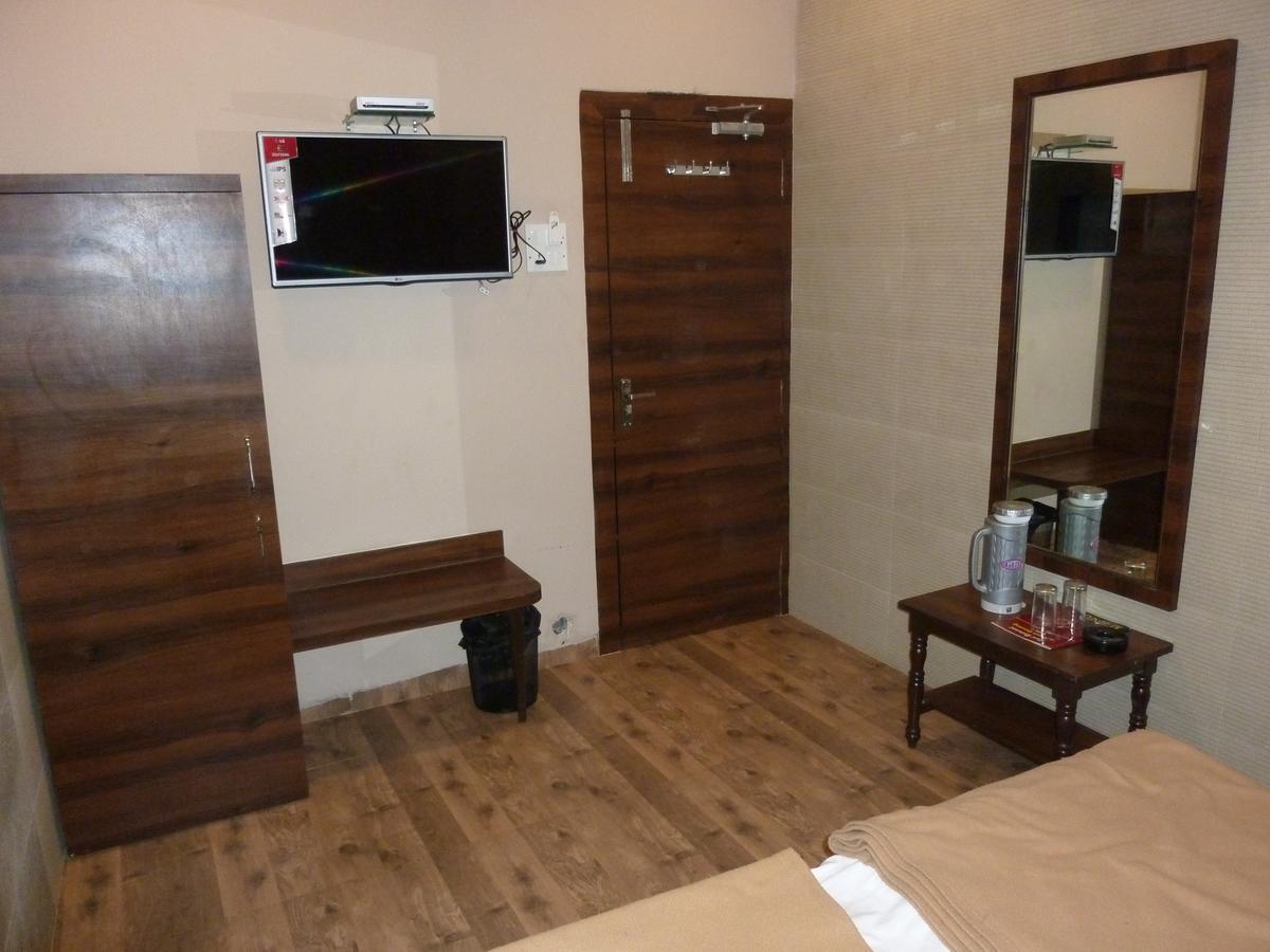 מומביי Hotel Regal Palace מראה חיצוני תמונה