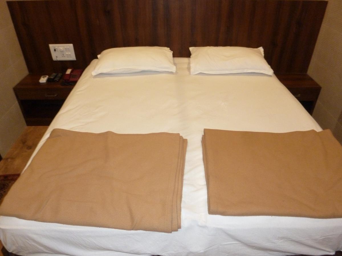 מומביי Hotel Regal Palace מראה חיצוני תמונה
