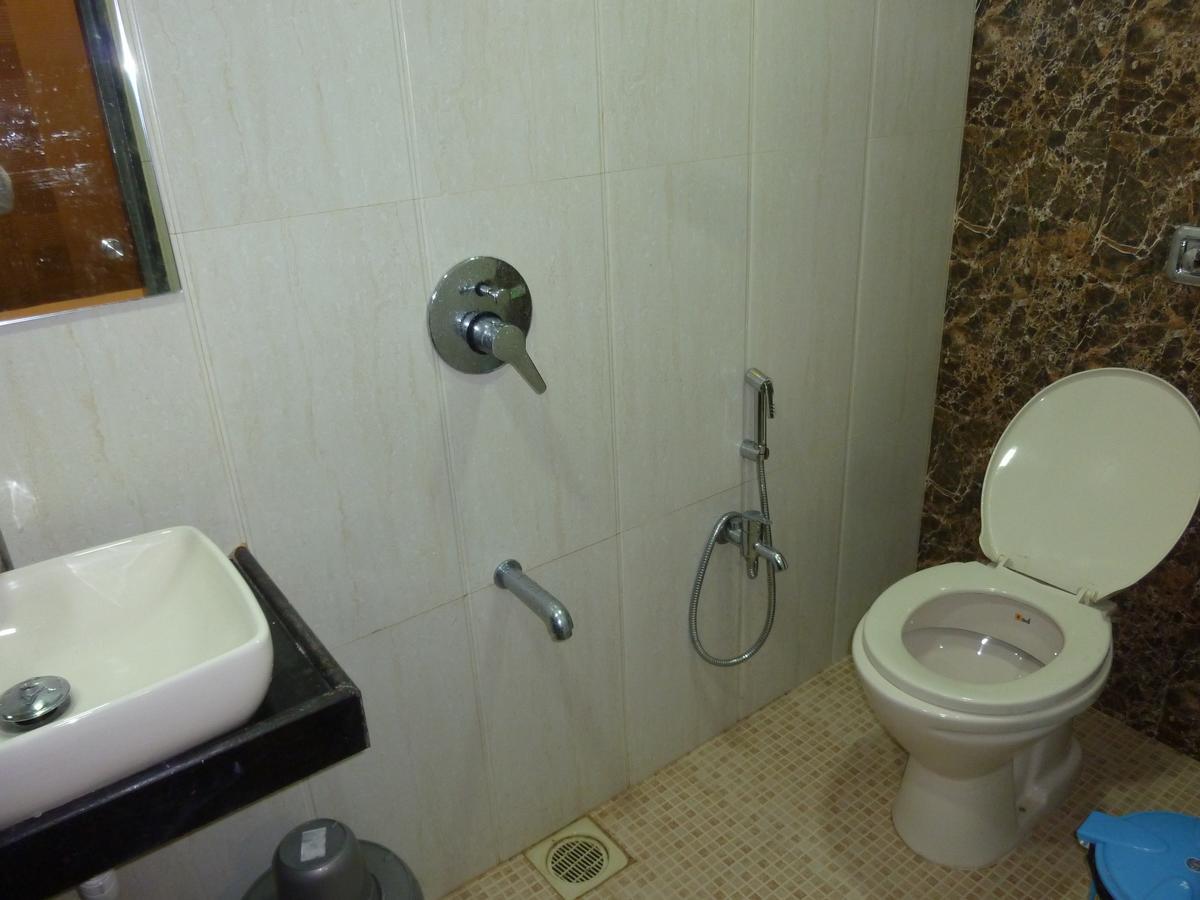 מומביי Hotel Regal Palace מראה חיצוני תמונה