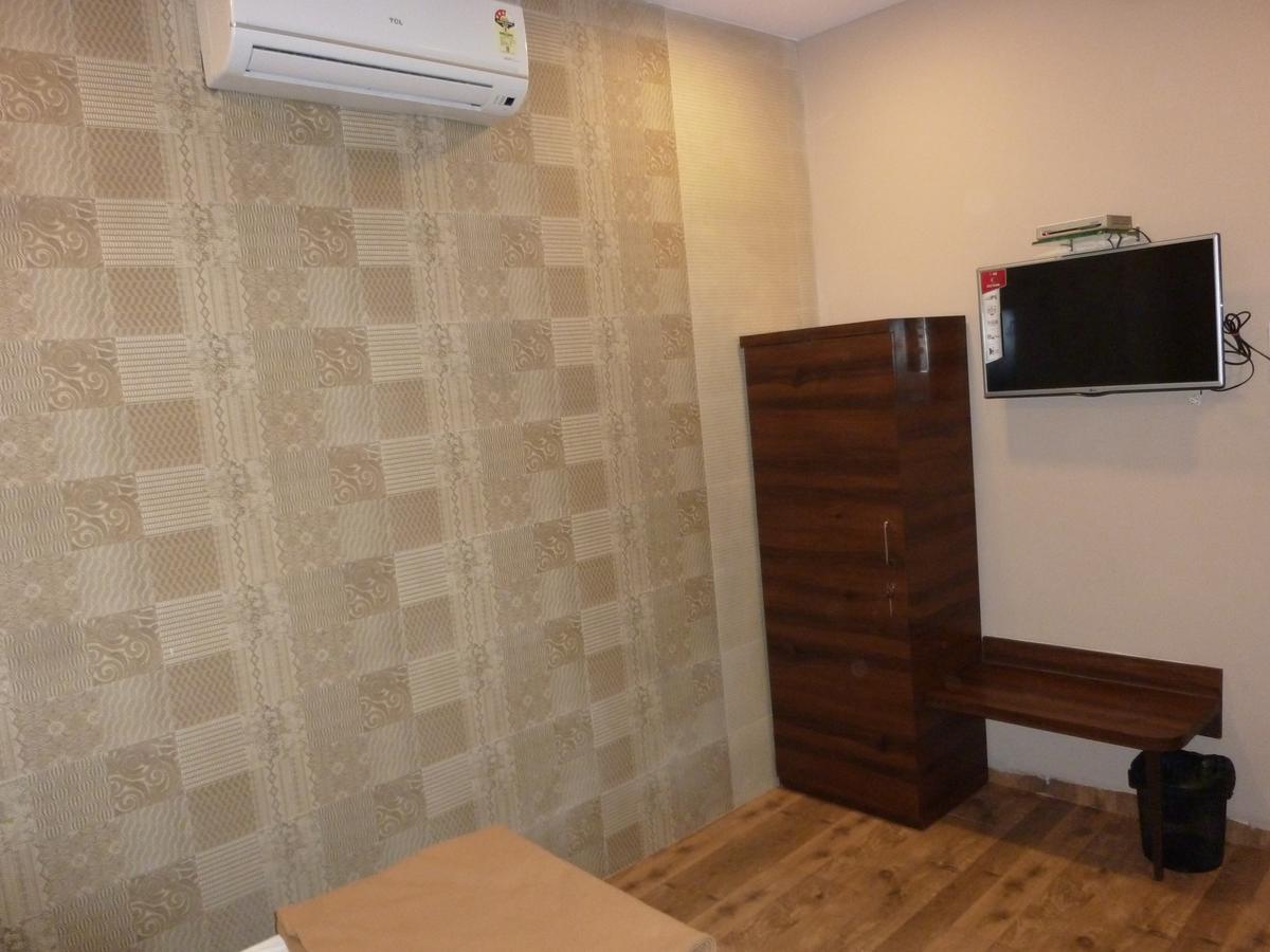 מומביי Hotel Regal Palace מראה חיצוני תמונה