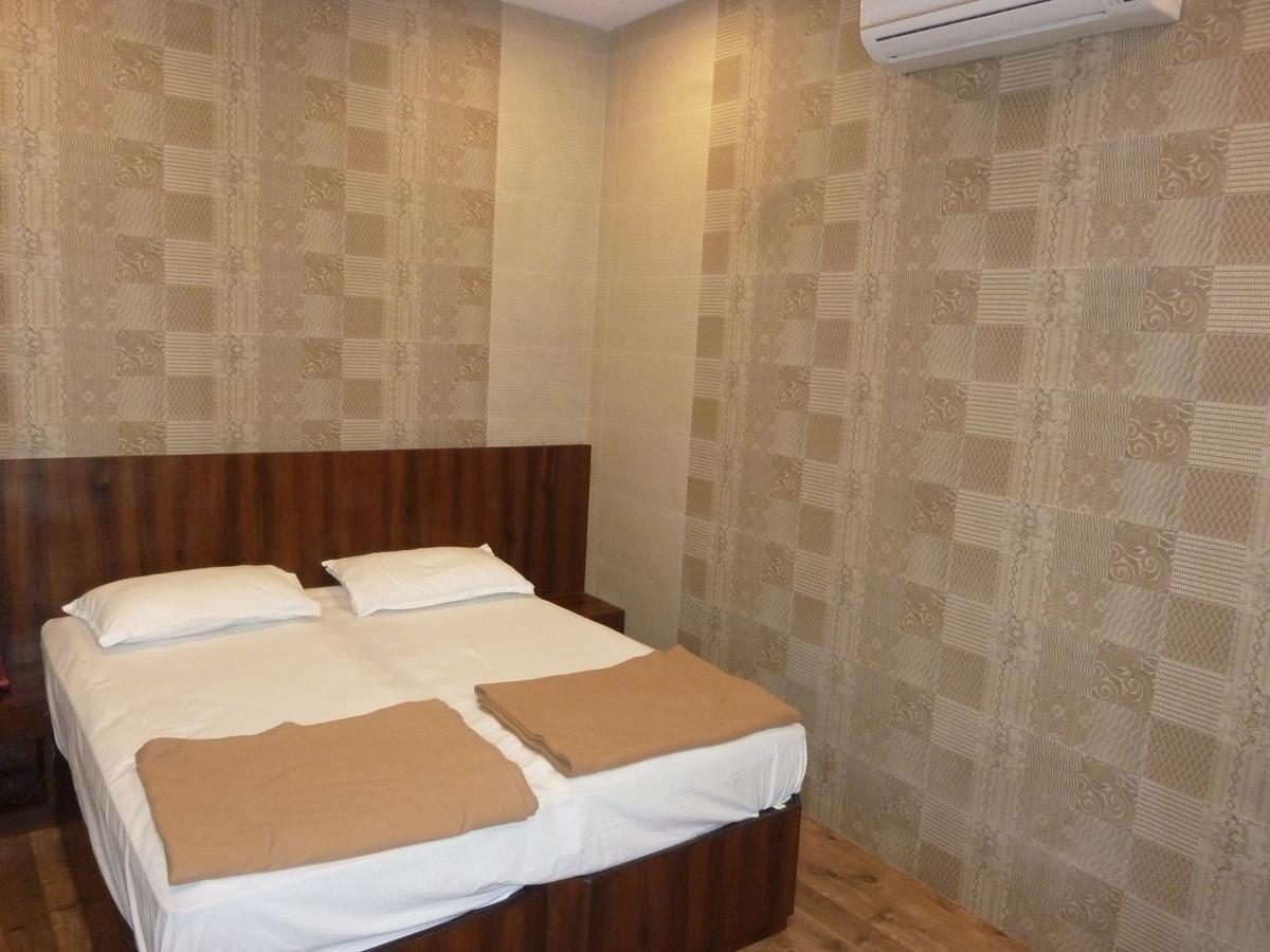 מומביי Hotel Regal Palace מראה חיצוני תמונה