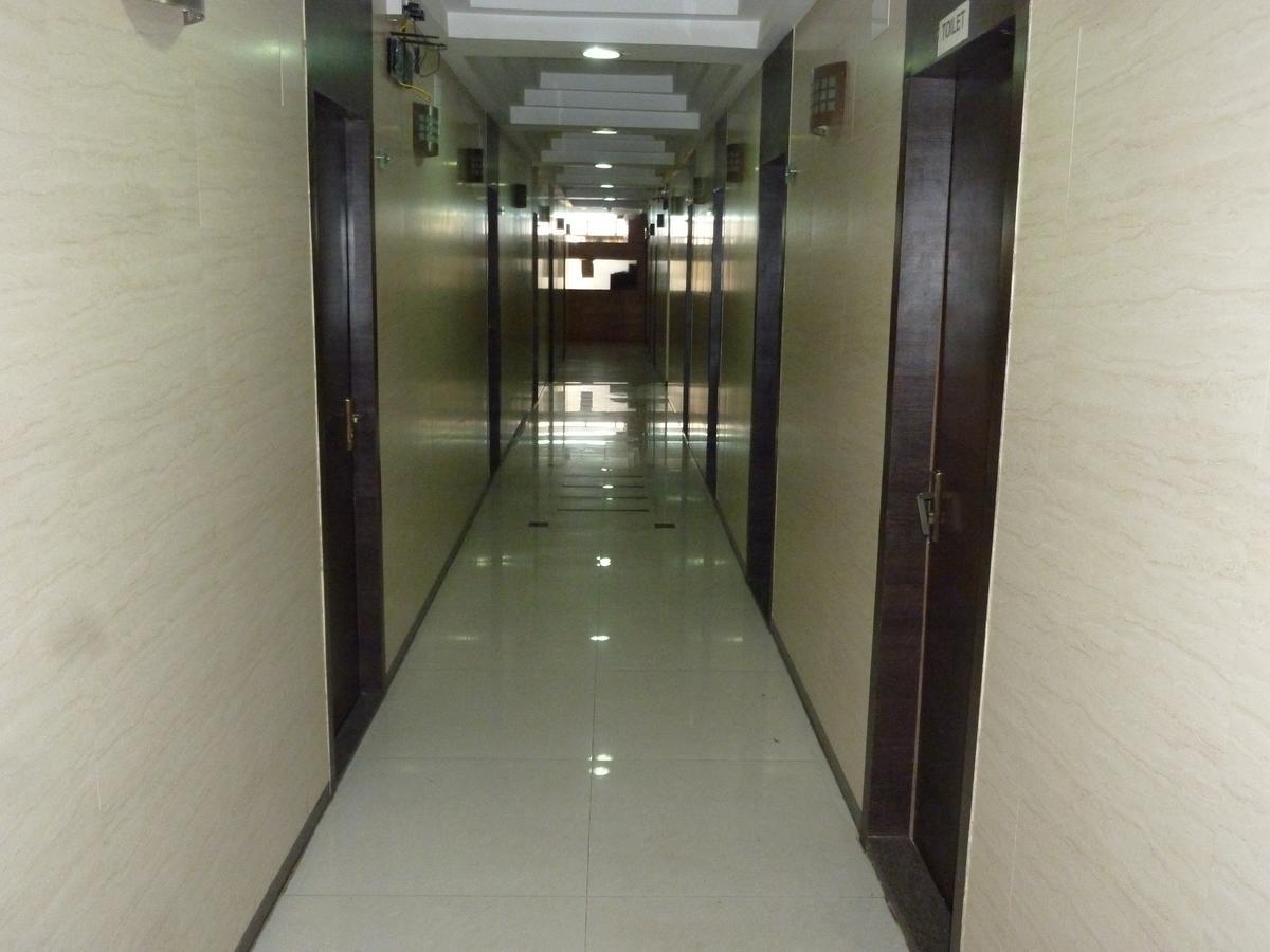 מומביי Hotel Regal Palace מראה חיצוני תמונה