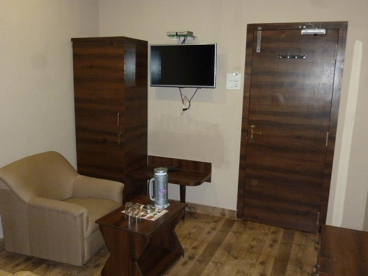 מומביי Hotel Regal Palace מראה חיצוני תמונה