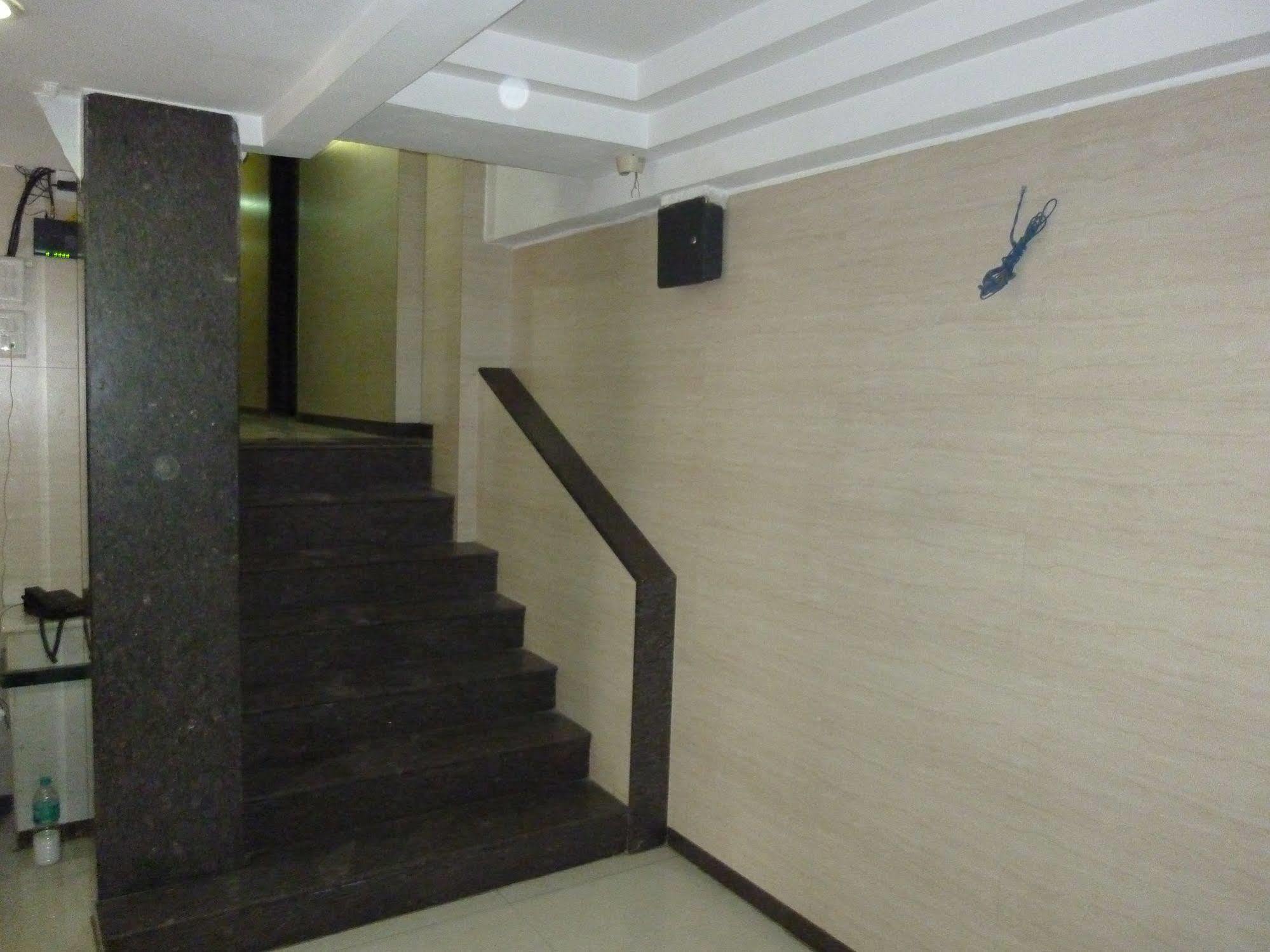 מומביי Hotel Regal Palace מראה חיצוני תמונה