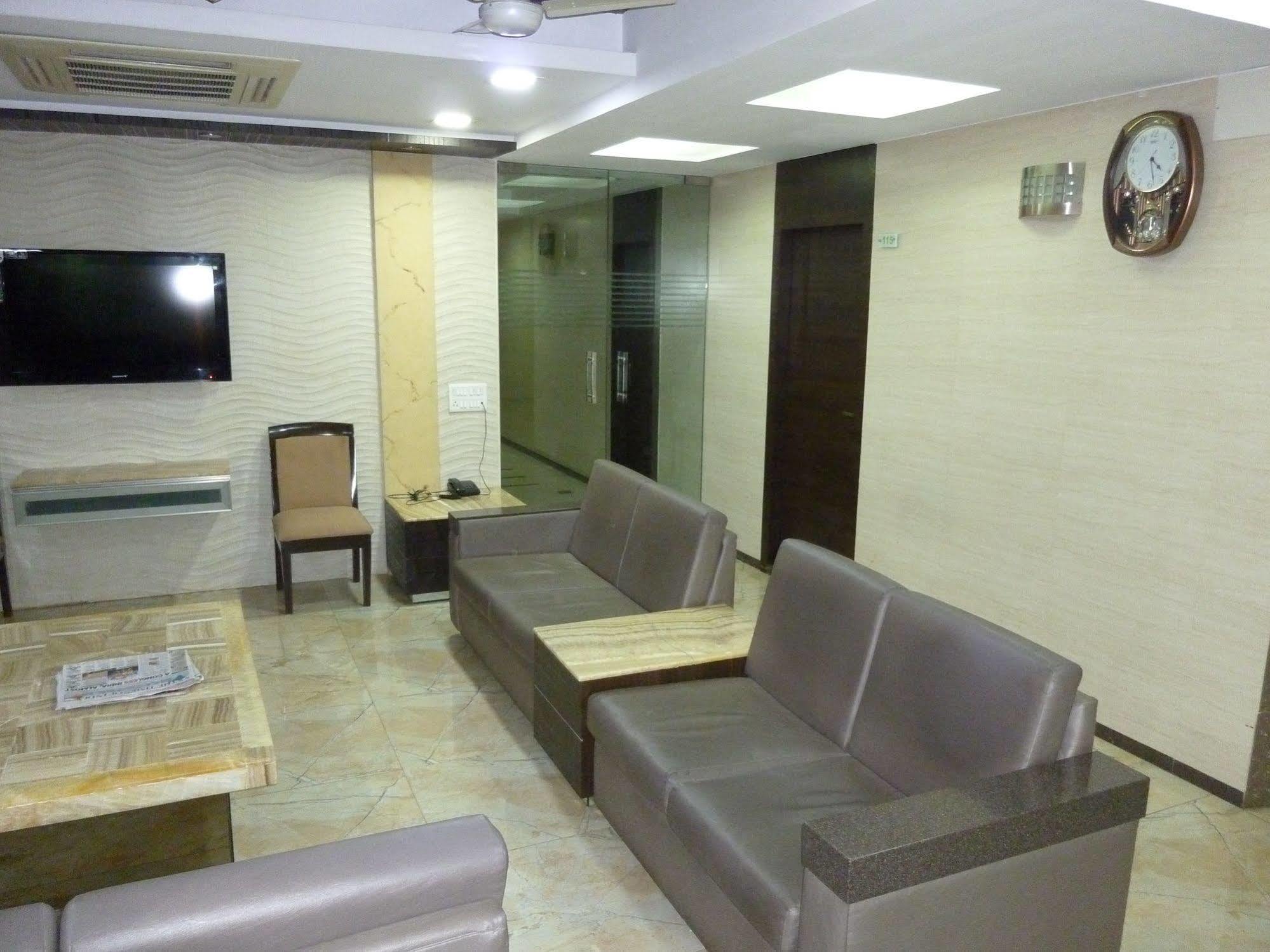 מומביי Hotel Regal Palace מראה חיצוני תמונה