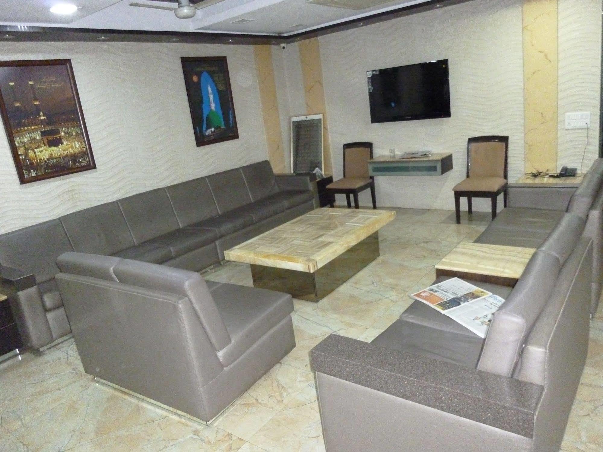 מומביי Hotel Regal Palace מראה חיצוני תמונה