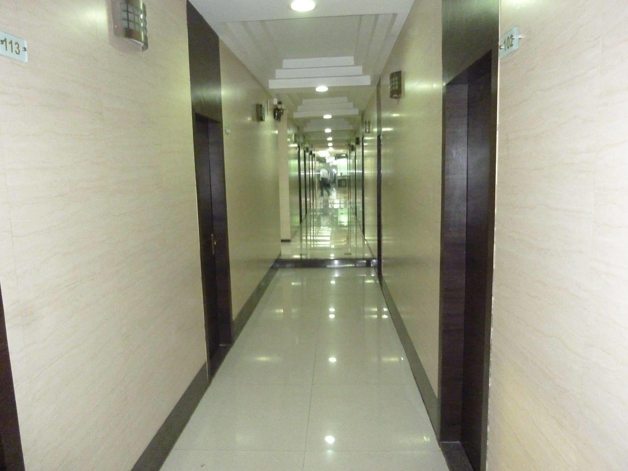 מומביי Hotel Regal Palace מראה חיצוני תמונה