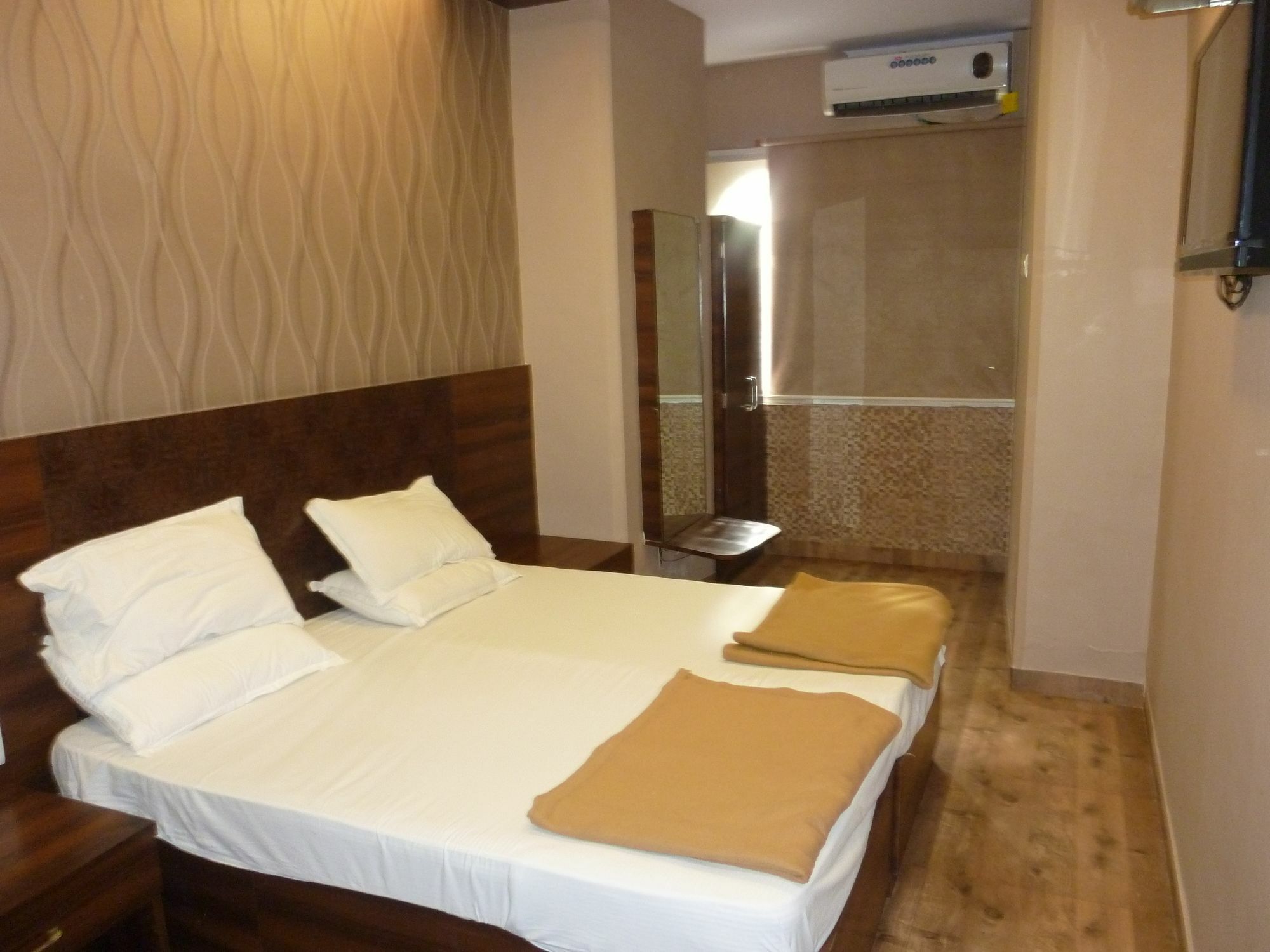 מומביי Hotel Regal Palace מראה חיצוני תמונה