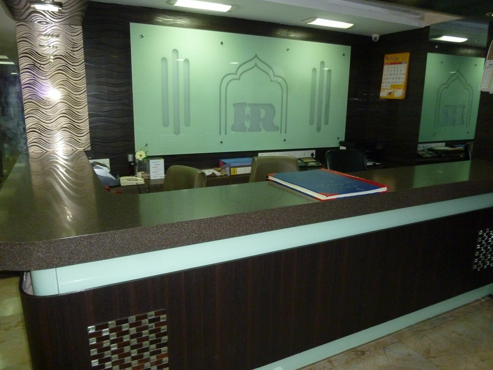 מומביי Hotel Regal Palace מראה חיצוני תמונה